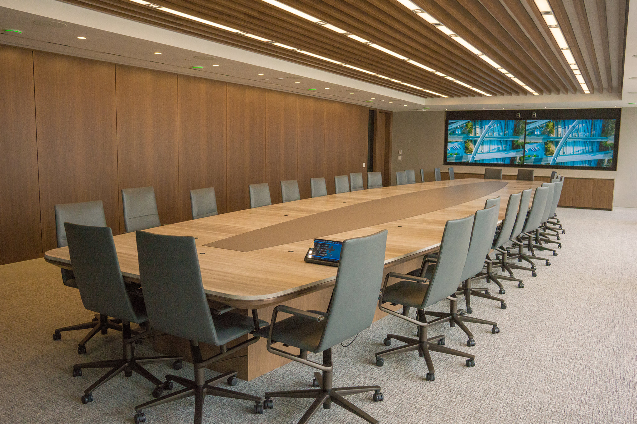 A conference room at Yale University with audiovisual technology installed by IVCi.